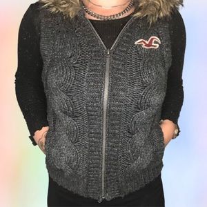 Gray cable knit Hollister vest
